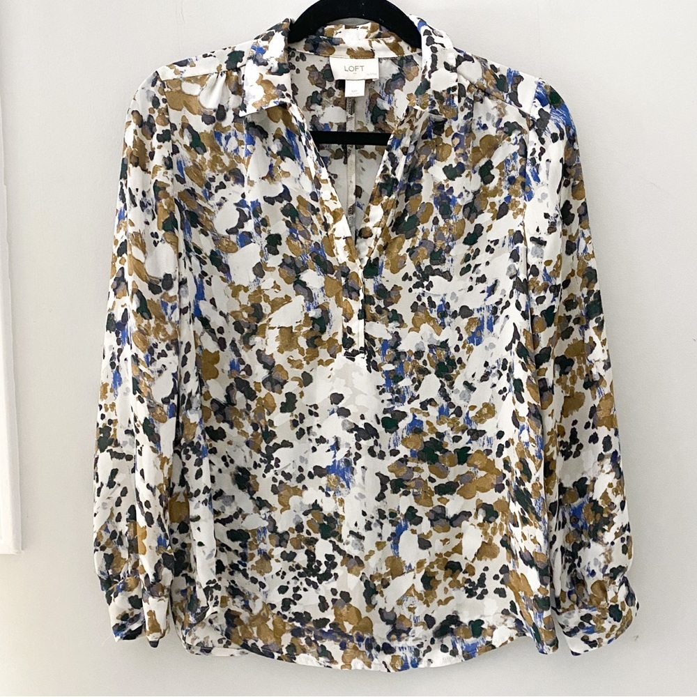 Ann Taylor LOFT white tan black blue abstract patterned blouse
